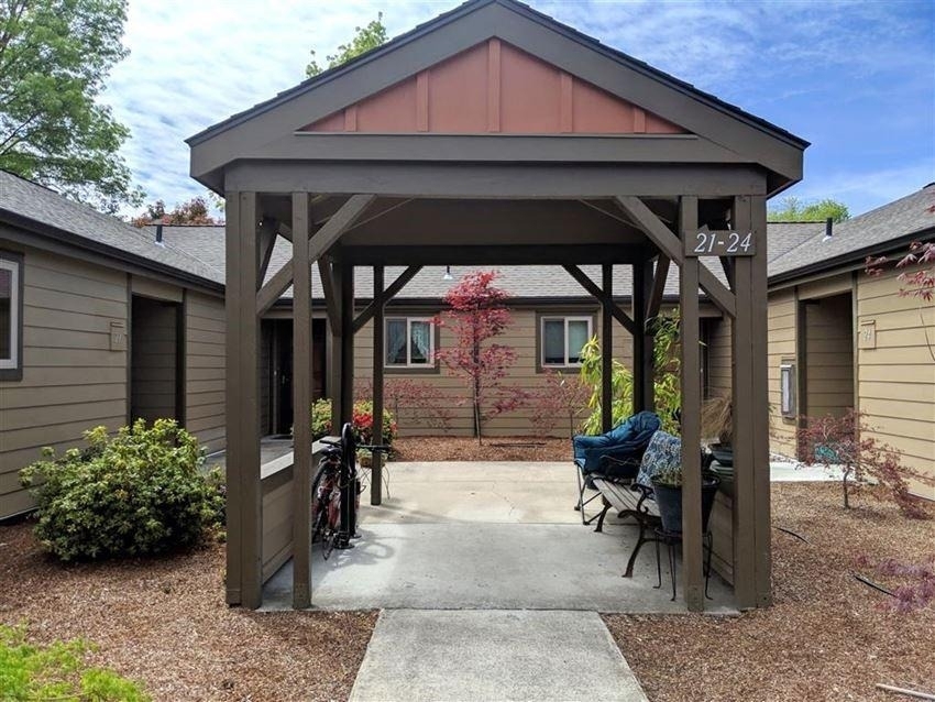 556 G Street - Photo 1