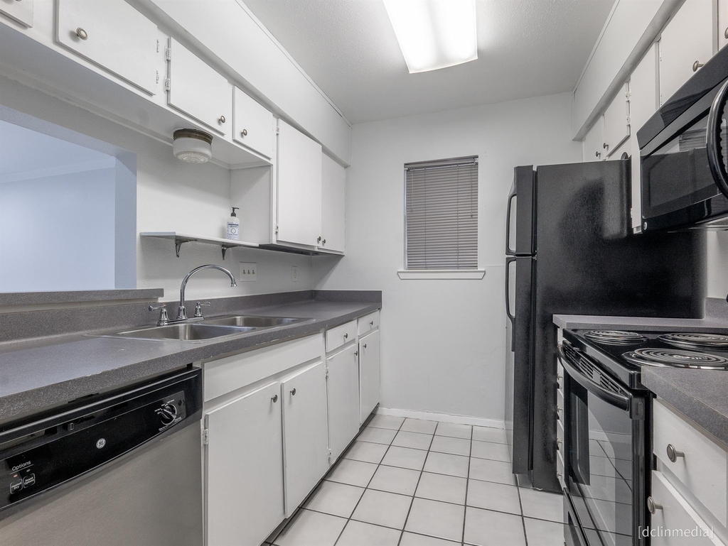 4643 Wild Indigo Street - Photo 3
