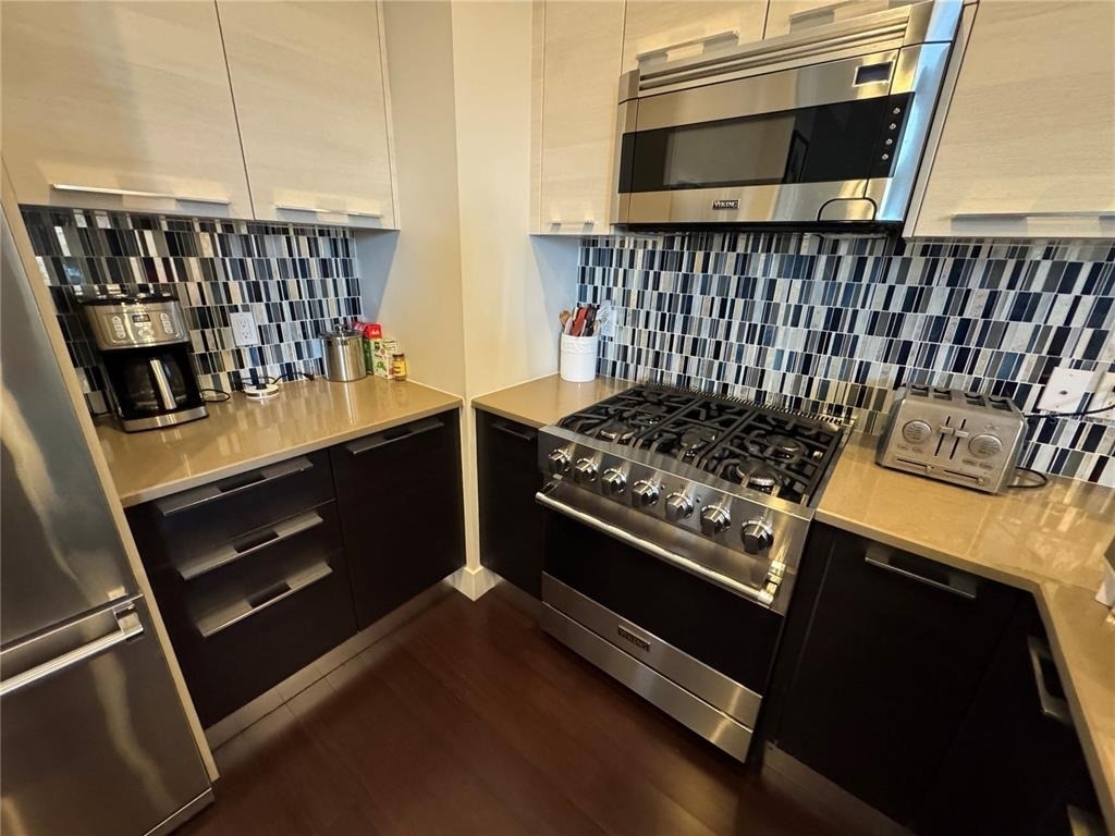 239 Cosmopolitan Court - Photo 9