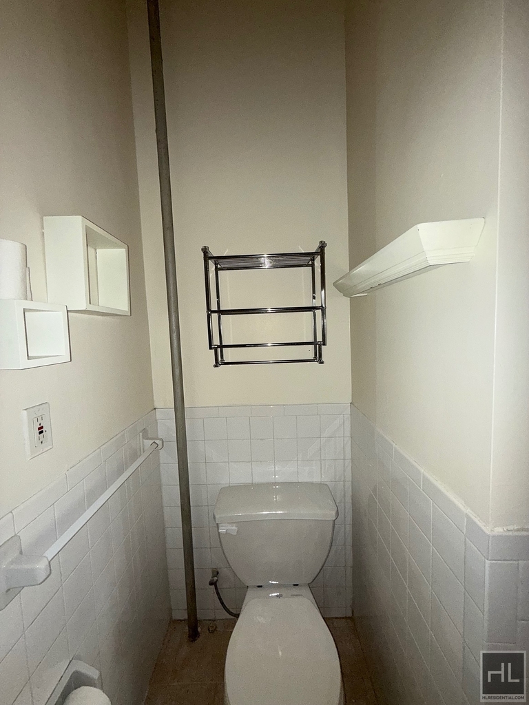 East 9th Street - Photo 6