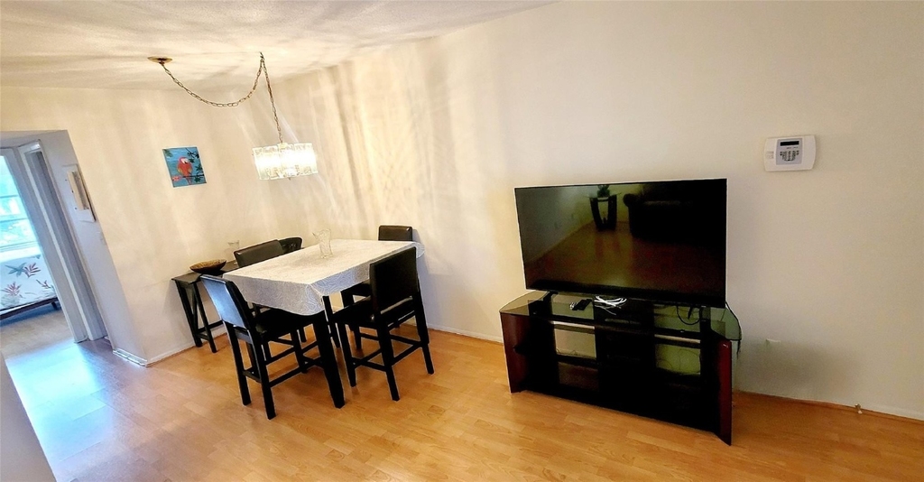 2901 Nw 47th Terrace - Photo 4