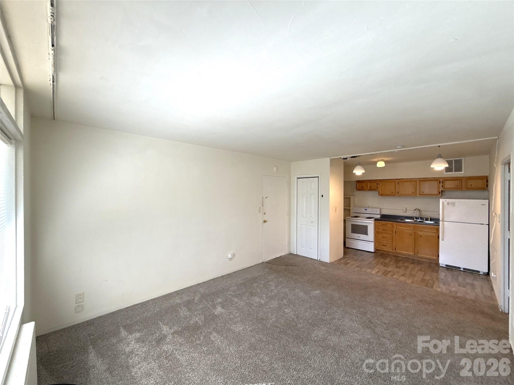 2126 E 7th Street - Photo 3