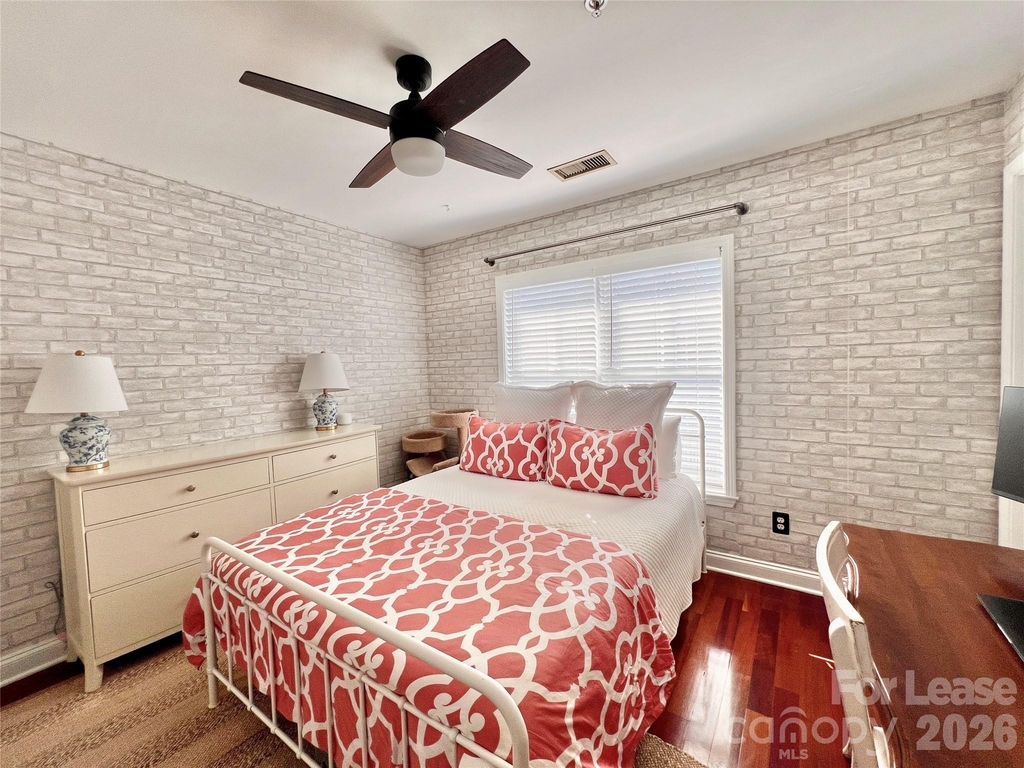 833 W 4th Street - Photo 17