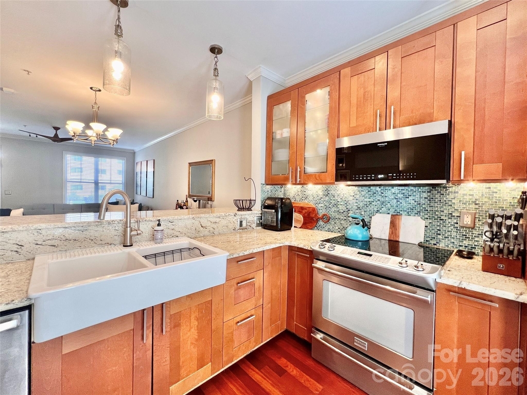 833 W 4th Street - Photo 0