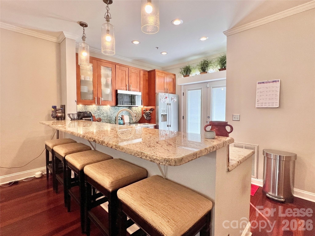 833 W 4th Street - Photo 7