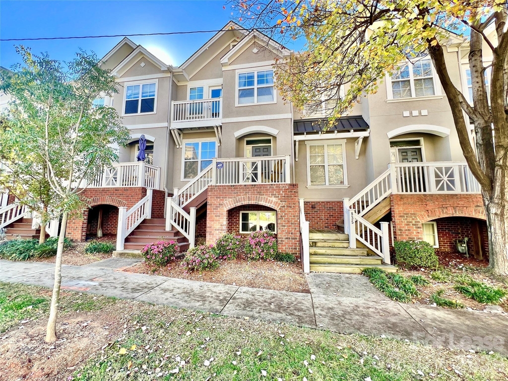 833 W 4th Street - Photo 1