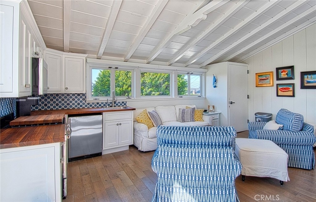 681 Seaview Street - Photo 10
