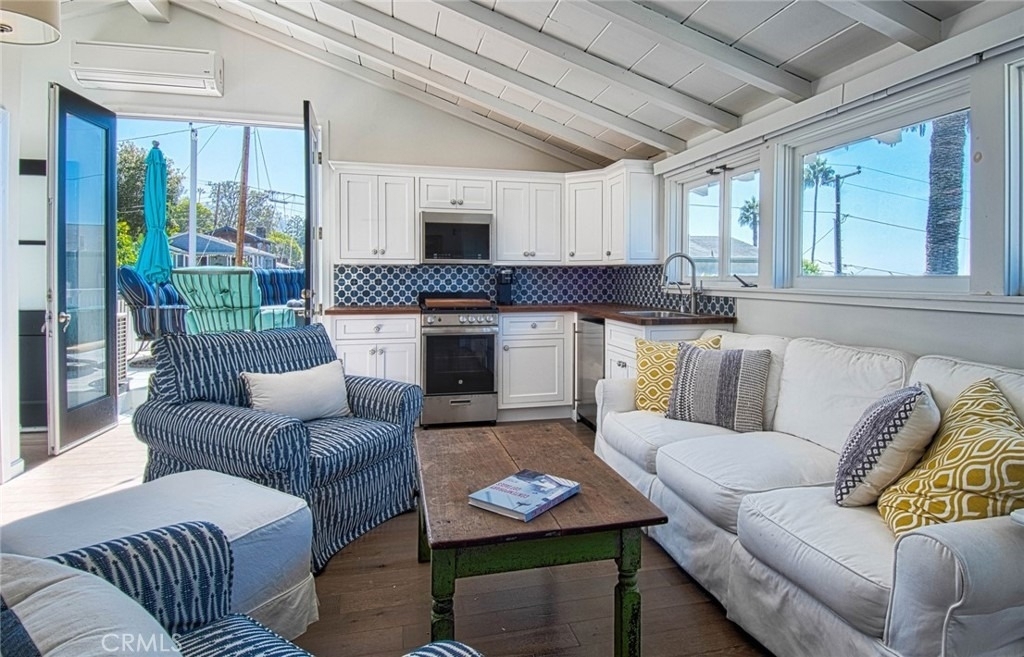 681 Seaview Street - Photo 14
