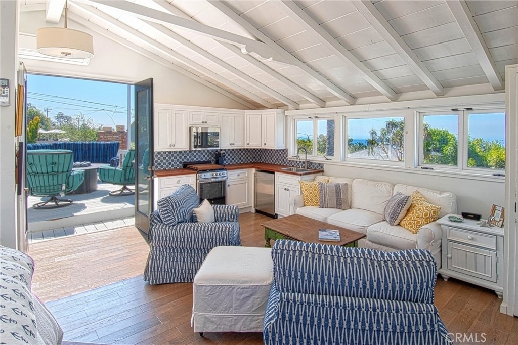 681 Seaview Street - Photo 1