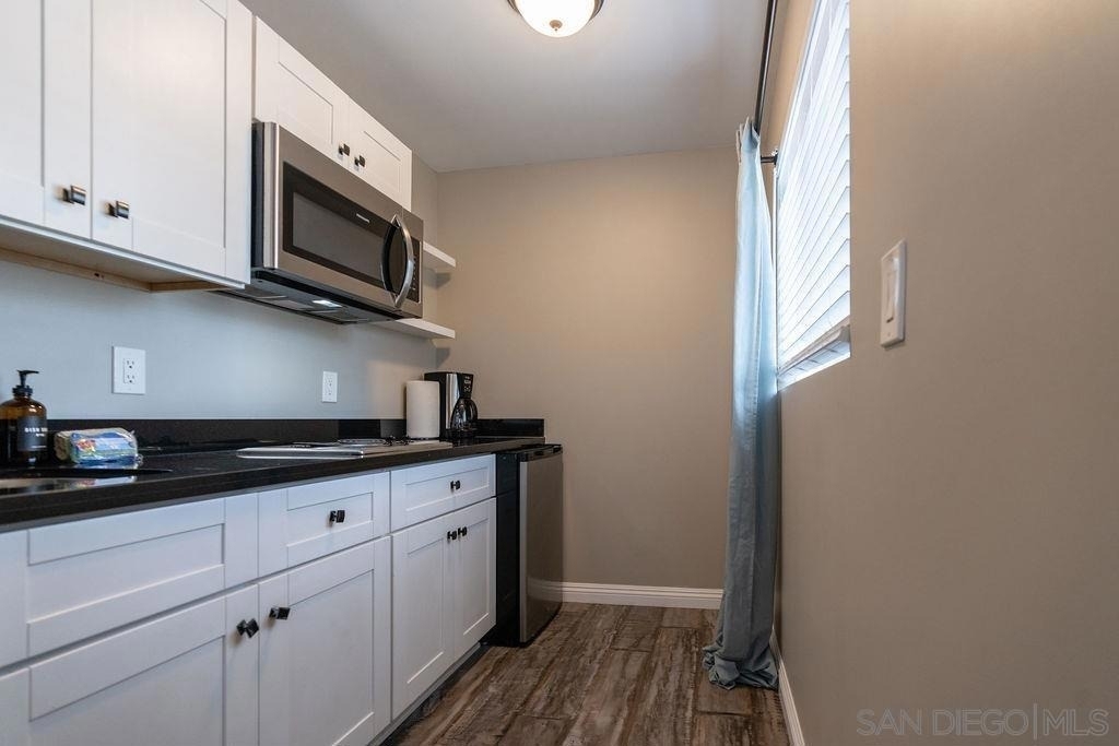 841 Beryl St - Photo 11