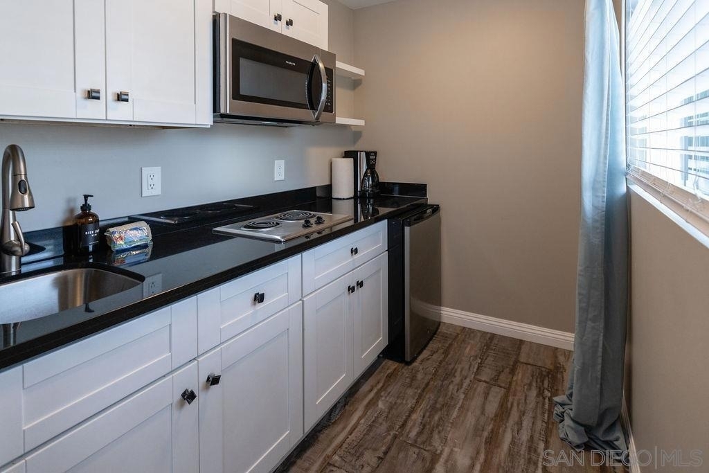 841 Beryl St - Photo 2