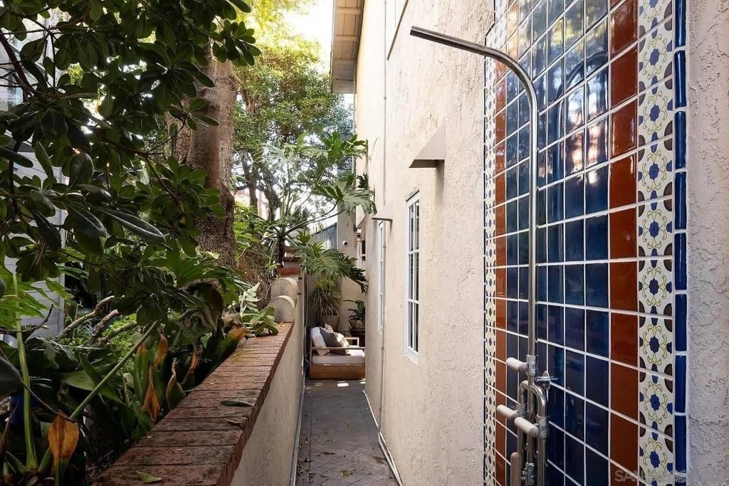 335 Gravilla Street - Photo 24