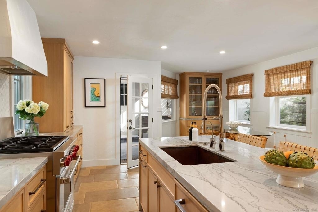 335 Gravilla Street - Photo 17