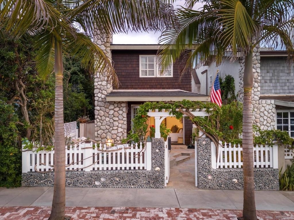 335 Gravilla Street - Photo 0