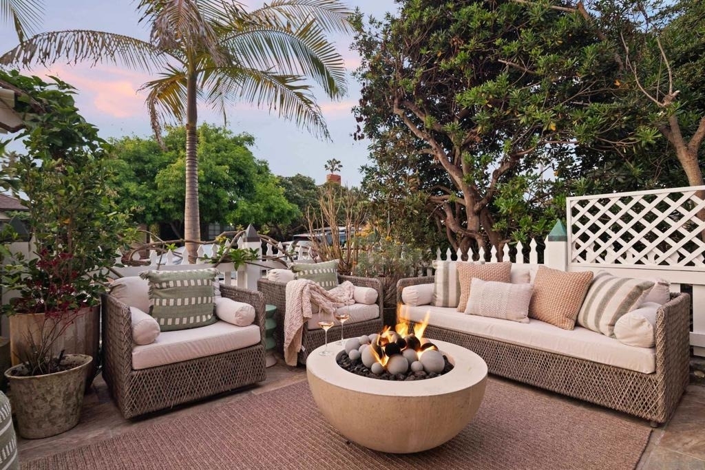 335 Gravilla Street - Photo 2