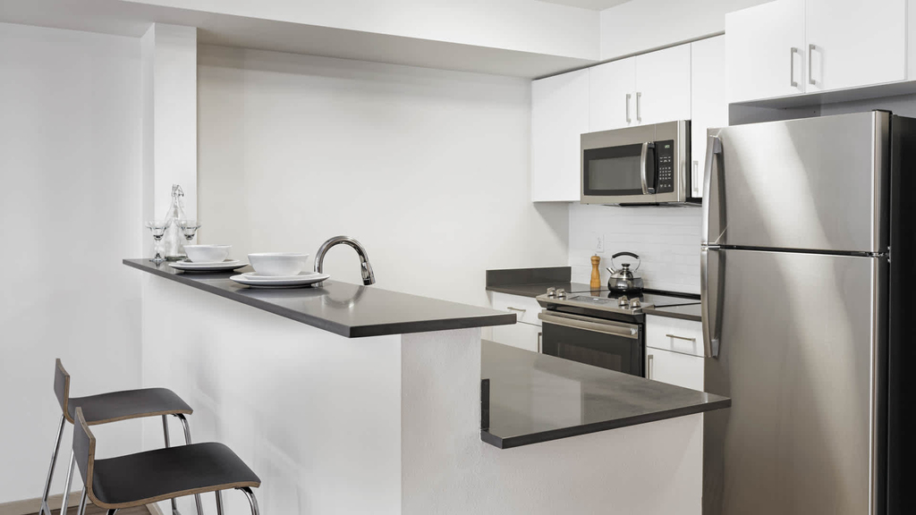 1408 E Union St - Photo 2