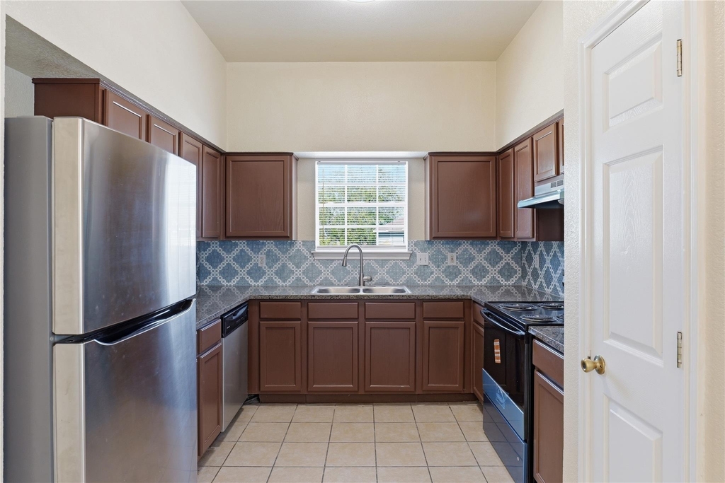 885 Sagewood Trl - Photo 2