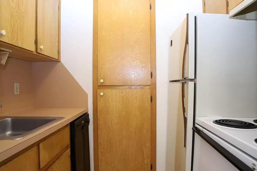 4701 Red River St - Photo 2