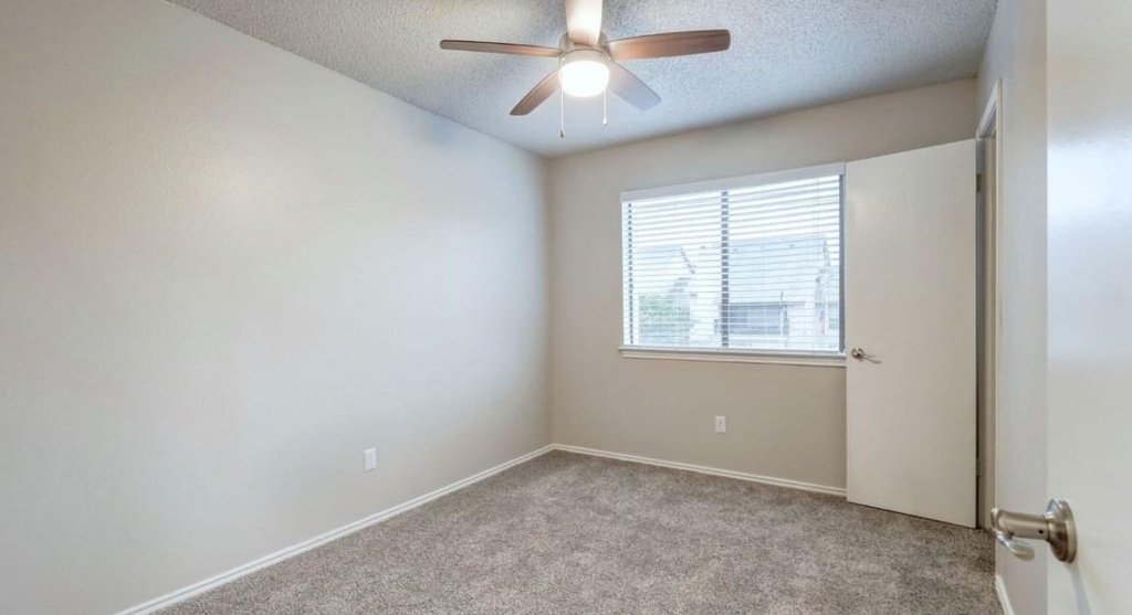 1338 Christopher Ave - Photo 10