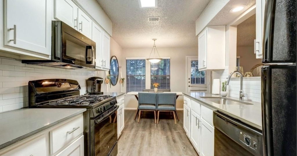 1338 Christopher Ave - Photo 11