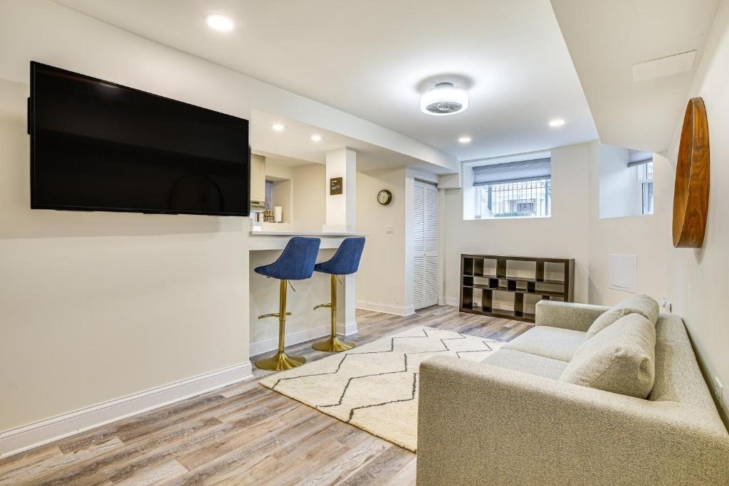 4829 S Forrestville Avenue - Photo 2