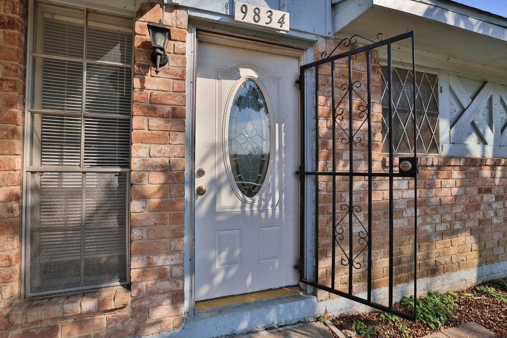 9834 Denning Drive - Photo 3