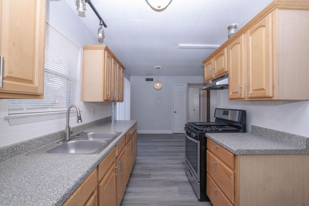9834 Denning Drive - Photo 15