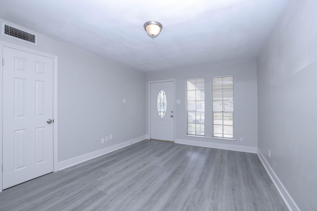 9834 Denning Drive - Photo 7
