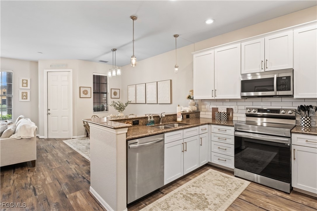 11908 Izarra Way - Photo 9