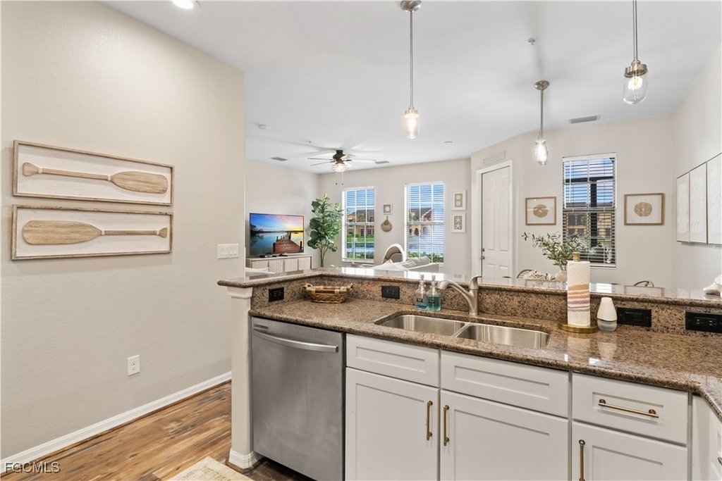 11908 Izarra Way - Photo 11