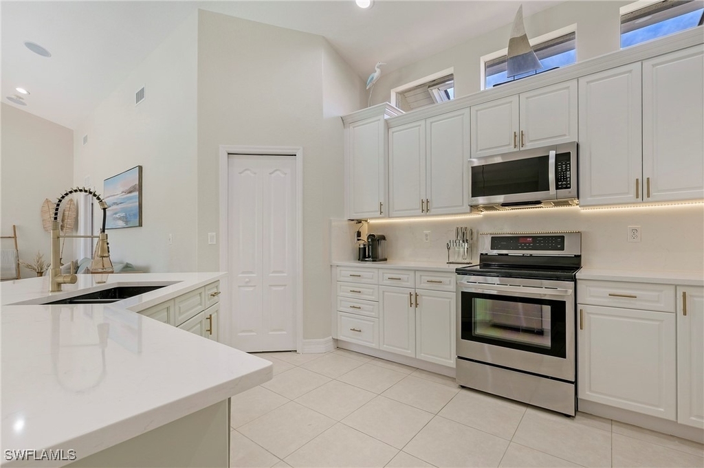 1020 Tivoli Lane - Photo 3