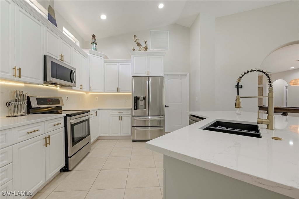 1020 Tivoli Lane - Photo 2