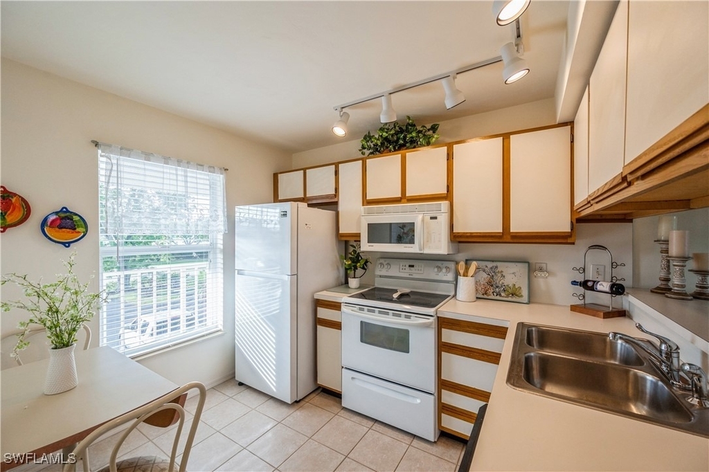1325 Mainsail Drive - Photo 11