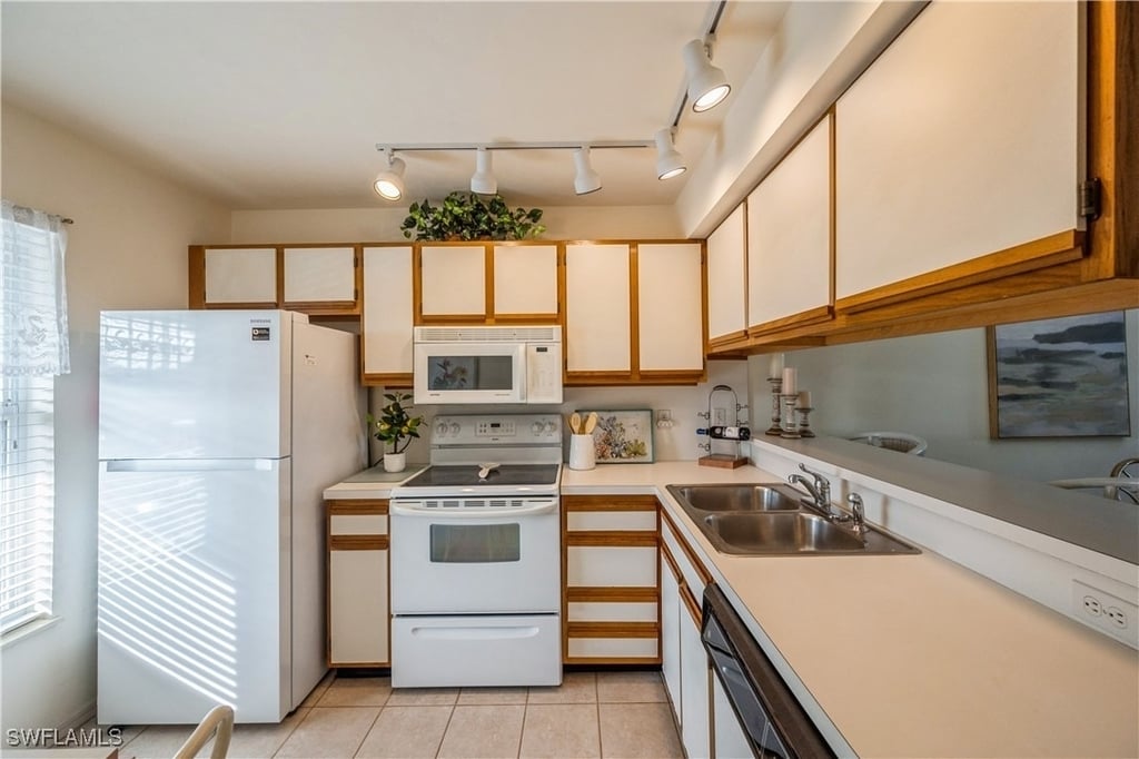 1325 Mainsail Drive - Photo 12