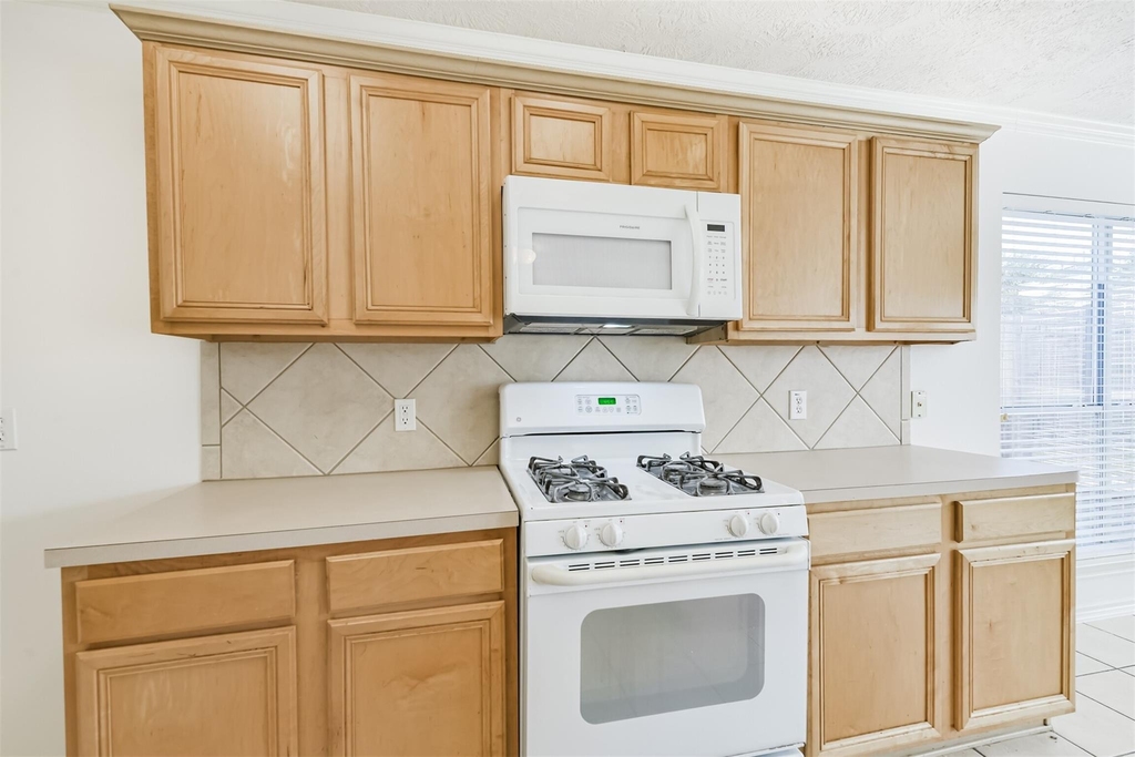 2507 Liza Court - Photo 14
