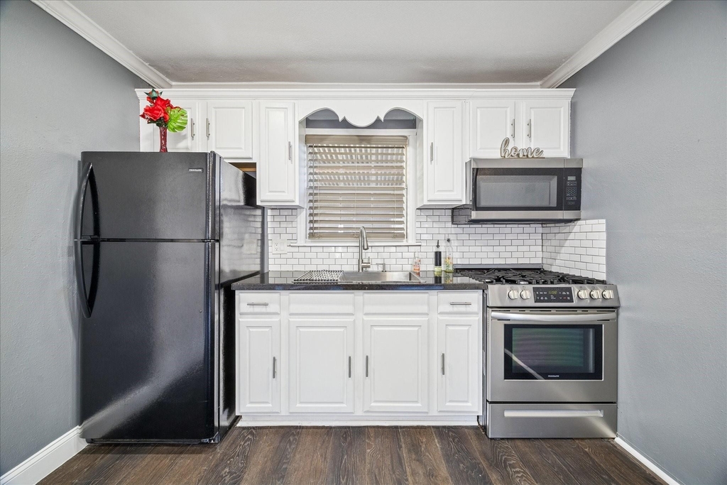 1900 Oregon Street - Photo 2