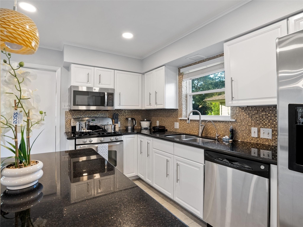 9403 Timberside Drive - Photo 10