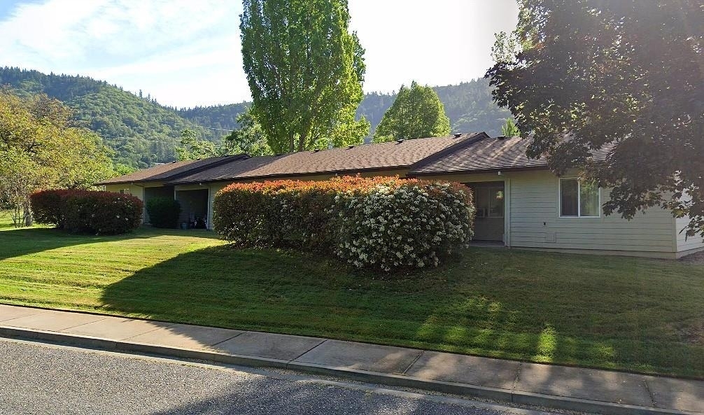 1465 Ne 10th St - Photo 3