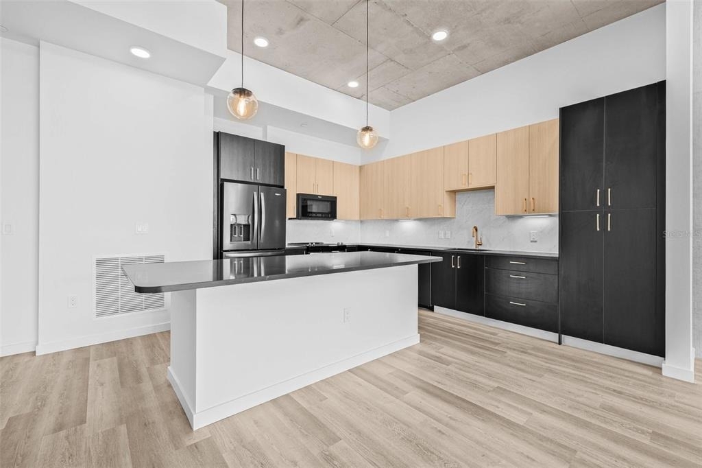 221 Main Street N - Photo 6
