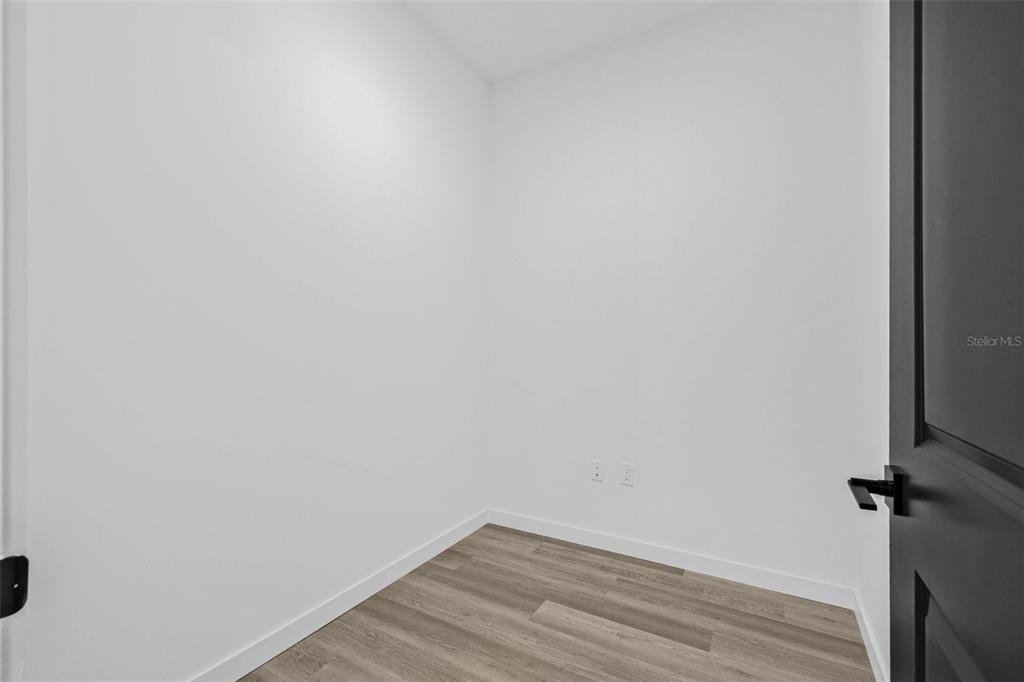 221 Main Street N - Photo 15