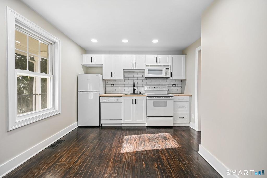 2 Sherman Avenue - Photo 3