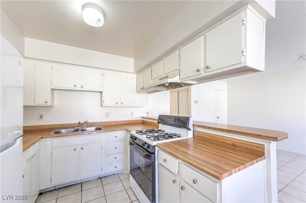 3109 N Walnut Road - Photo 9
