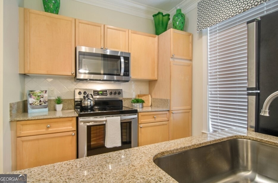 100 Ladson Court - Photo 0