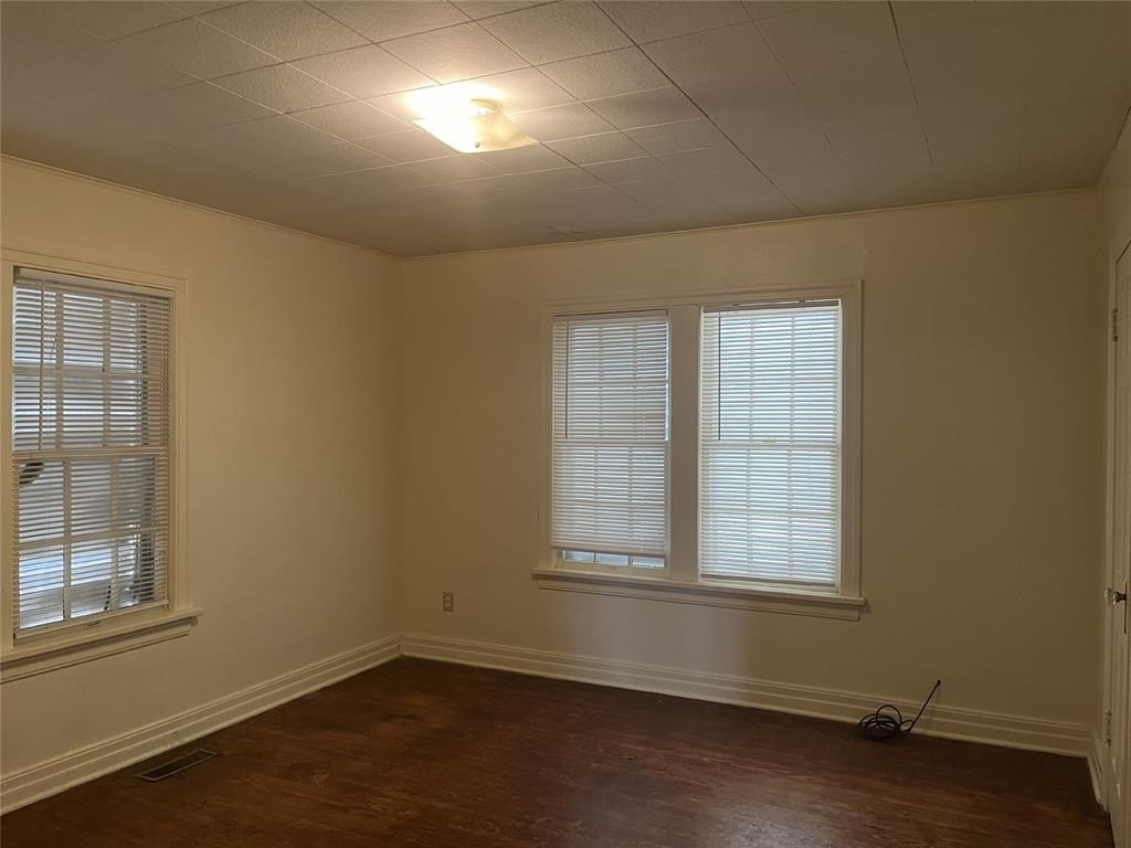 1802 Exchange Avenue - Photo 2