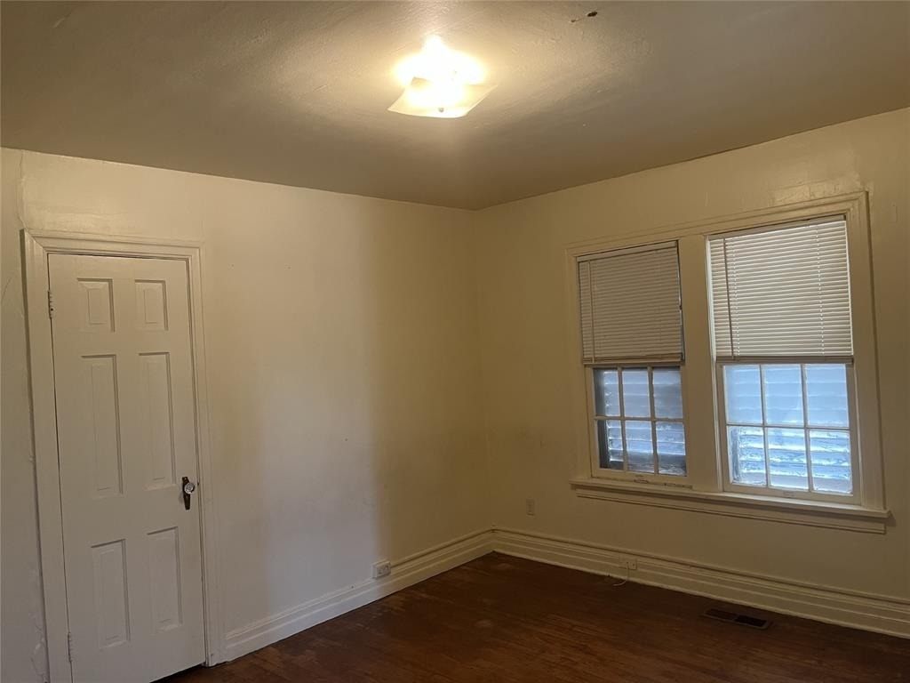 1802 Exchange Avenue - Photo 4
