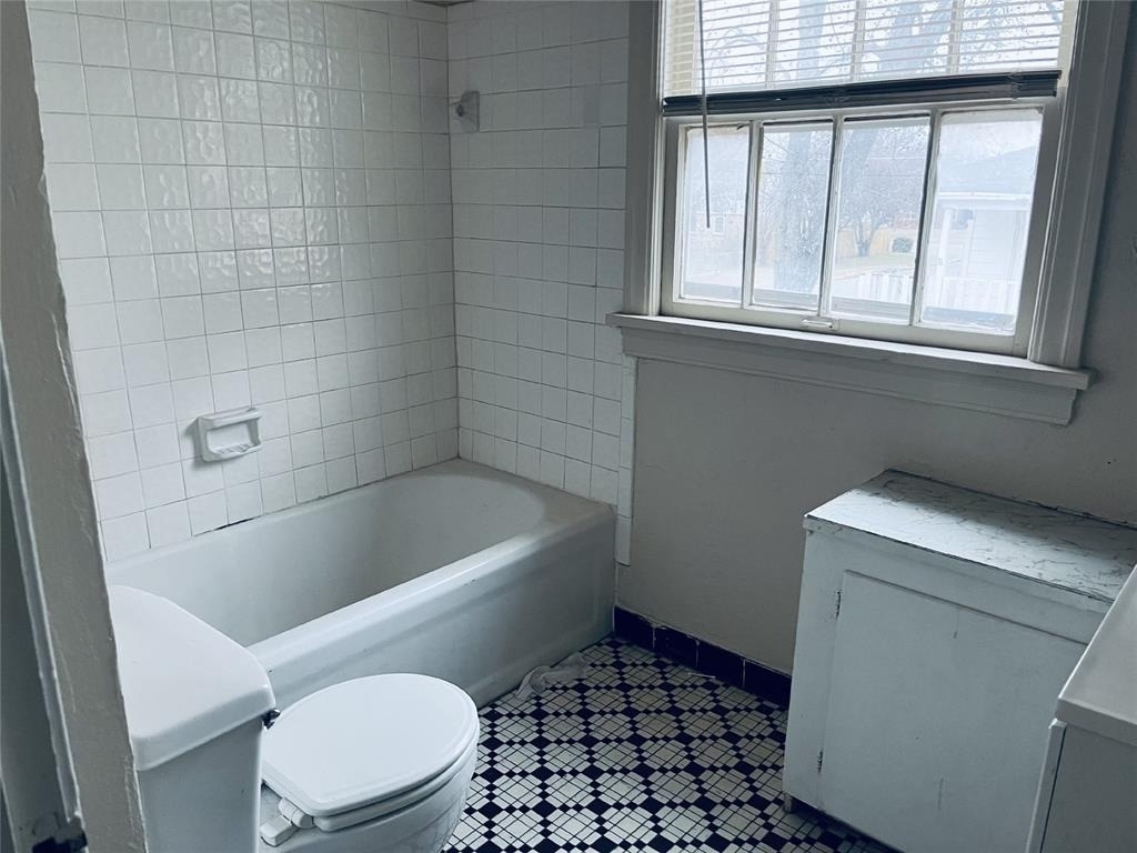 1802 Exchange Avenue - Photo 5