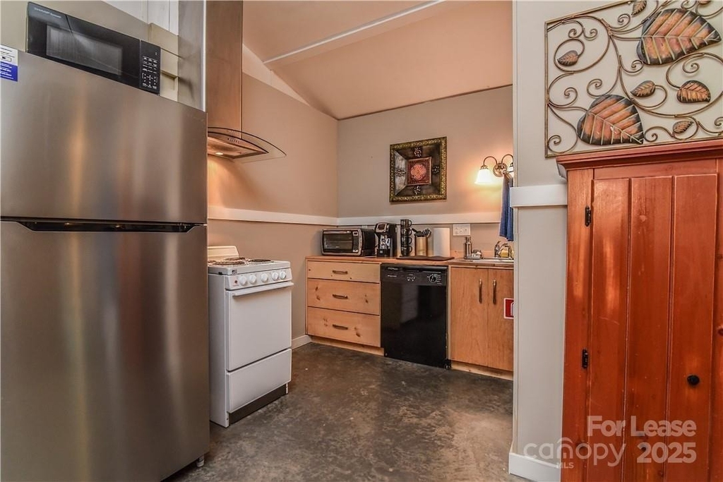 543 College Street - Photo 10