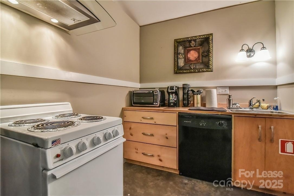 543 College Street - Photo 11