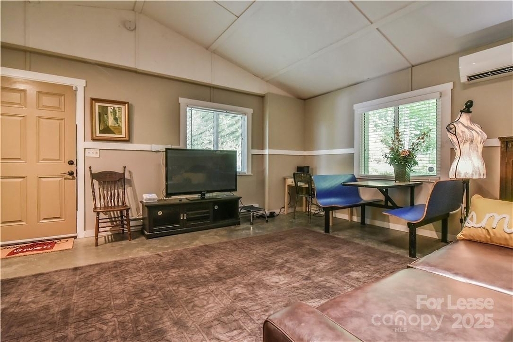 543 College Street - Photo 5