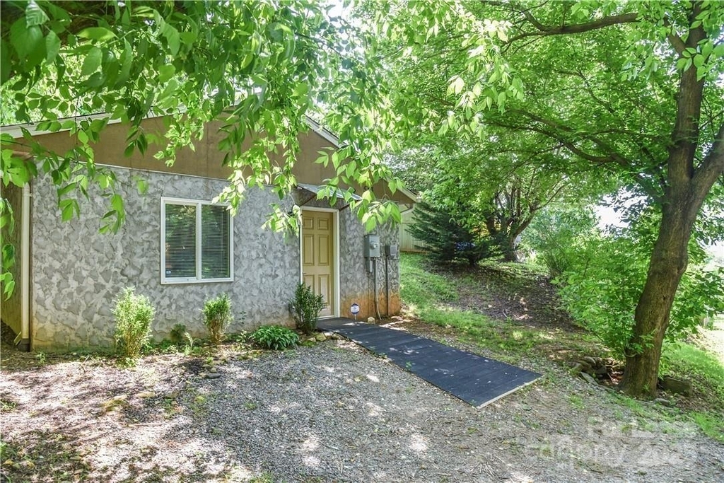 543 College Street - Photo 1